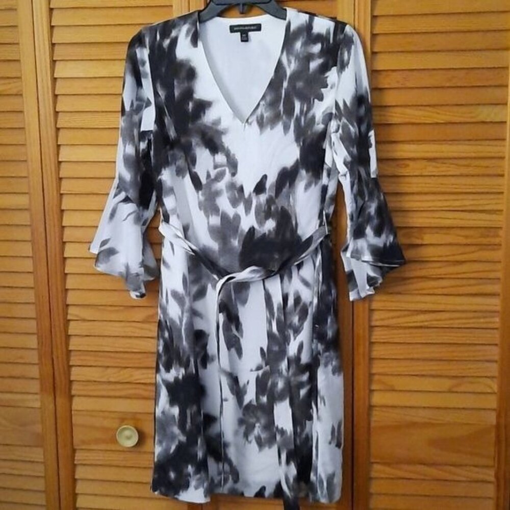 Banana Republic V Neckline Bell Sleeve Dress